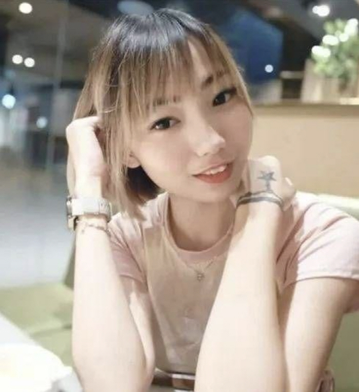 가수 허가령, 극성 男팬이 휘두른 흉기에 사망..향년 26세