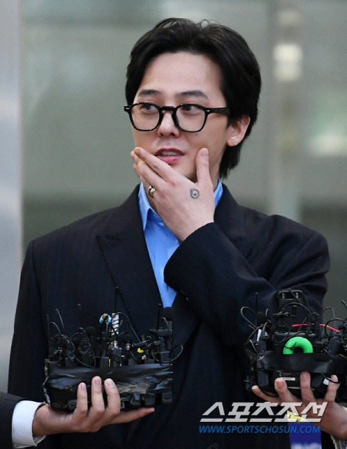 누명 벗은 지드래곤, 의미있는 첫 행보 "마약 근절 재단 설립, 사회적 …