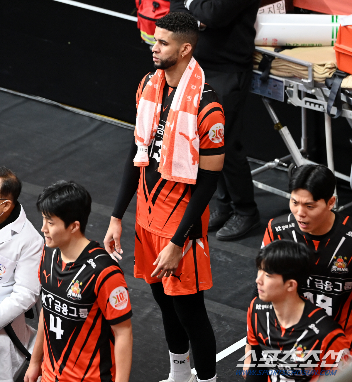 '2점 내고 실종' 레오, 개인 최소 득점…한국전력, OK금융그룹 셧아웃…