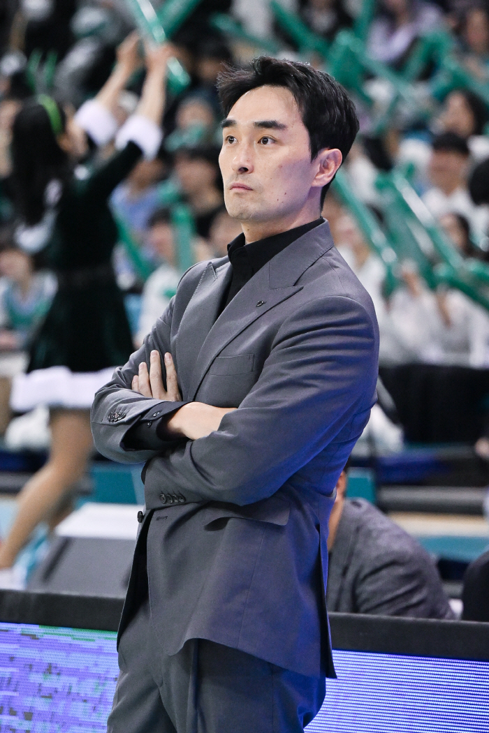 또 다시 실마리 못 찾은 신한은행 구나단 감독, "집중력이 초반부터 떨어졌다"