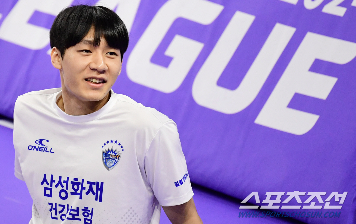 삼성화재 OH 박성진 <-> OK금융그룹 MB 전진선, 1대1 트레이드[…