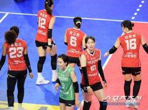 '10연패 탈출 절호의 기회였는데...' 5세트 마지막 통한의 범실, 페퍼저축은행 11연패 눈물...도로공사 2연승