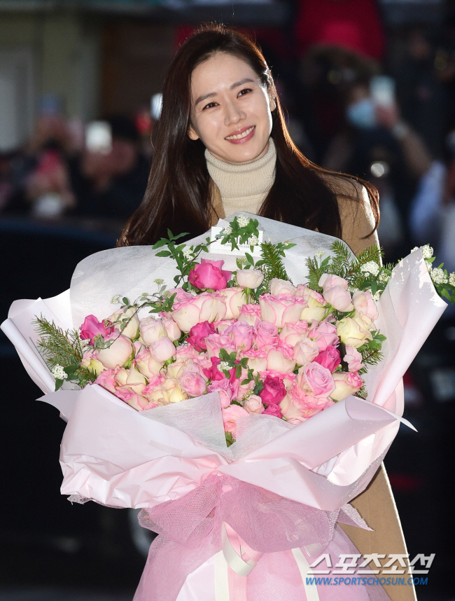 '현빈♥' 손예진, 직접 기획한 바자회 일정 공개 "여러분들 만나러 갈거…