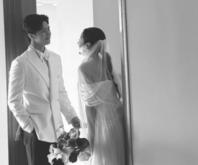 사랑♥이 꽃핀 2023..아이유·임지연·송지은→송중기·이승기, 공개열애부…