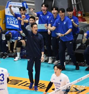 몰락했던 '배구 명가' 삼성화재의 부활, 감독과 선수가 직접 밝힌 '대반전'의 비결