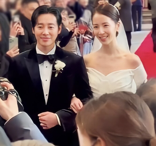 '결혼' 김동욱, ♥7살 연하 신부는 소녀시대 데뷔조 스텔라→정우성·차태…
