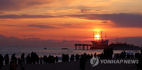 "뭐든지 할 수 있다는 자신감 얻어" 일출 명소 정동진 북적