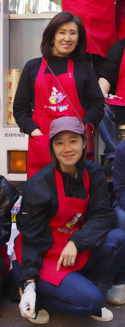 공효진, 10년째 봉사 중독 ★...母와 '사랑의 밥차' 선행 ing[S…