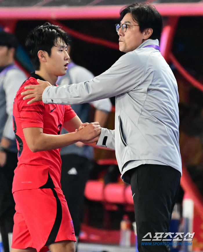 '겨울 방학' 막내 이강인 런던 나들이, 관광객 모드→'캡틴' SON 화…