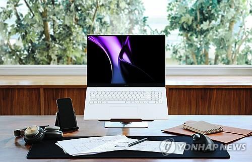 (서울=연합뉴스) LG전자가 최신 AI CPU가 탑재된 2024년형 LG 그램을 출시한다고 15일 밝혔다. 사진은 2024년형 LG 그램 17형 제품 이미지. 2023.12.15 [LG전자 제공. 재판매 및 DB 금지] photo@yna.co.kr (끝)