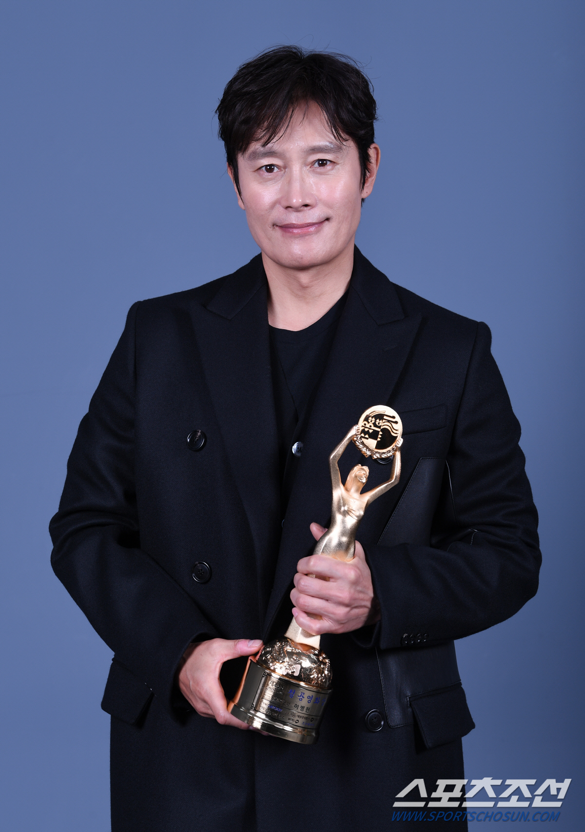 [단독①] 이병헌 "청룡 본방 사수한 子준후, 아빠 수상에 소파 꺼져라 …