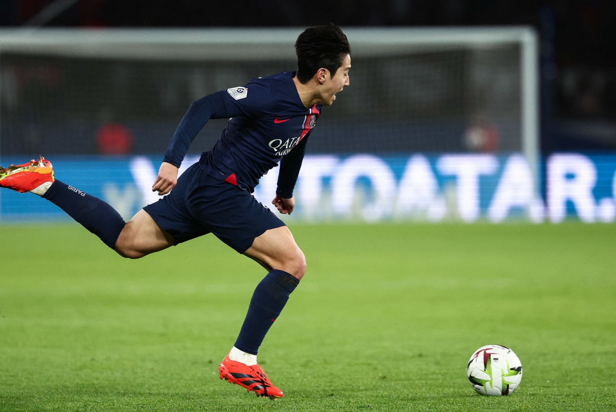 '크리스마스 포스터는 이강인인데'...PSG, 올 시즌 최고의 영입 LE…