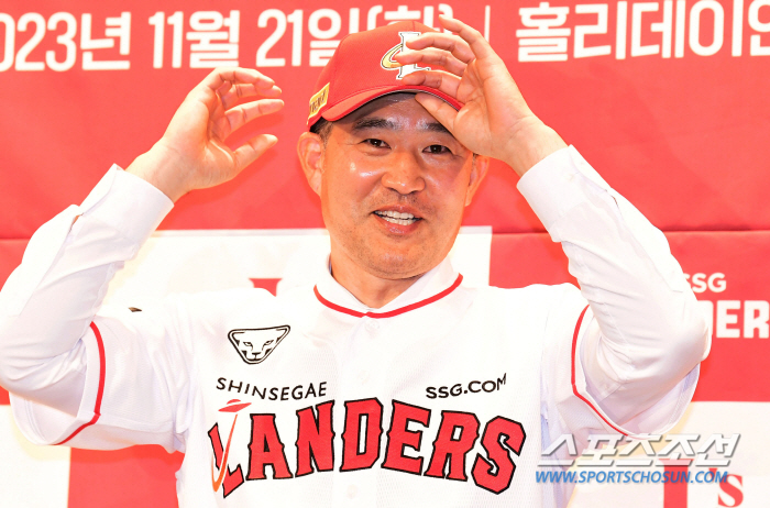 최저 연봉으로 은퇴+주장직 수락 CHOO…이숭용 감독 "멋지게 보내주고 …