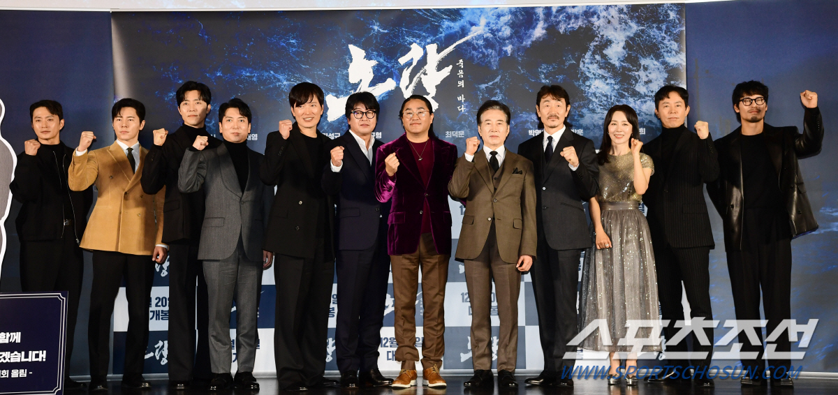 [공식] "2023년 피날레도 함께"…'노량' 김윤석→이무생, 개봉 2주…