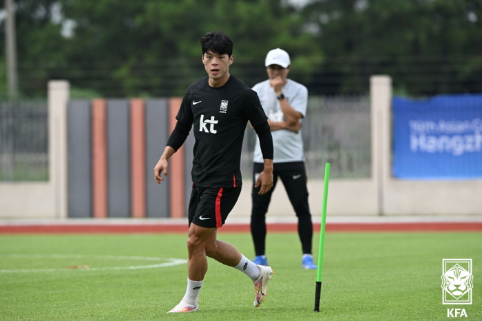 [단독]'최대어 풀백' 최준, 김기동 감독 품으로…부산 떠나 서울 전격이…