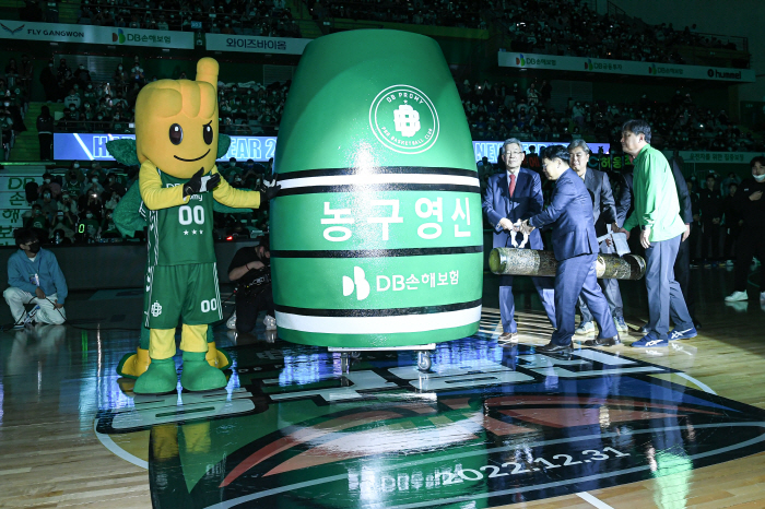 [KBL 프리뷰]우승후보 KCC-SK의 '연승경쟁'…KCC '라운드 전승…