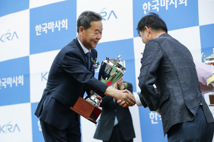[경마]2023년 한국경마를 빛낸 주역은? 연도대표상 시상식 개최