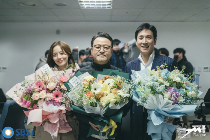 [공식] 故이선균 비보에 '법쩐' 배우들 전원 'SBS 연기대상' 불참