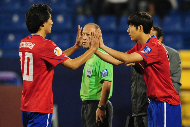 2011년의 손흥민처럼…'막내즈' 김지수X양현준, 韓 축구 미래 꽃피울 …