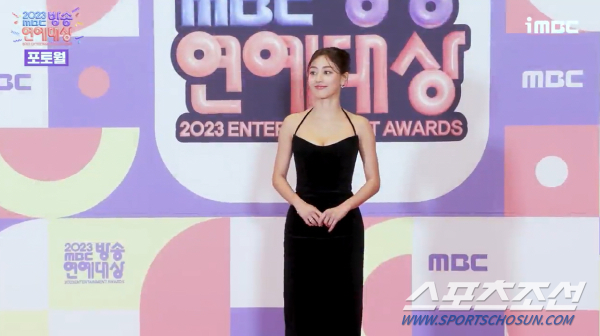 "살면서 연예대상 가볼 일 있을까". '무관' 트와이스 지효, 트로피보다…