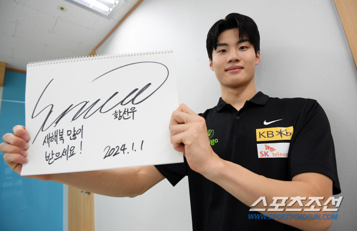 [신년인터뷰]지구 한바퀴를 수영했다는 '독종' 황선우, "2024년엔 올…