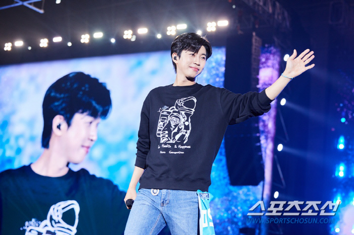 '영웅시대'와 한해 마무리 임영웅, 2024년에는 더 많이 더 높이 뛴다…