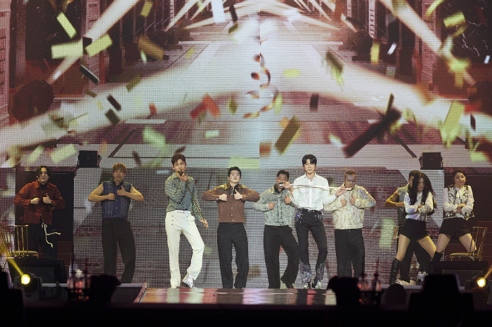 역시 'K팝 레전드' 동방신기, '라이징 선→주문' 20년 히스토리 담은…