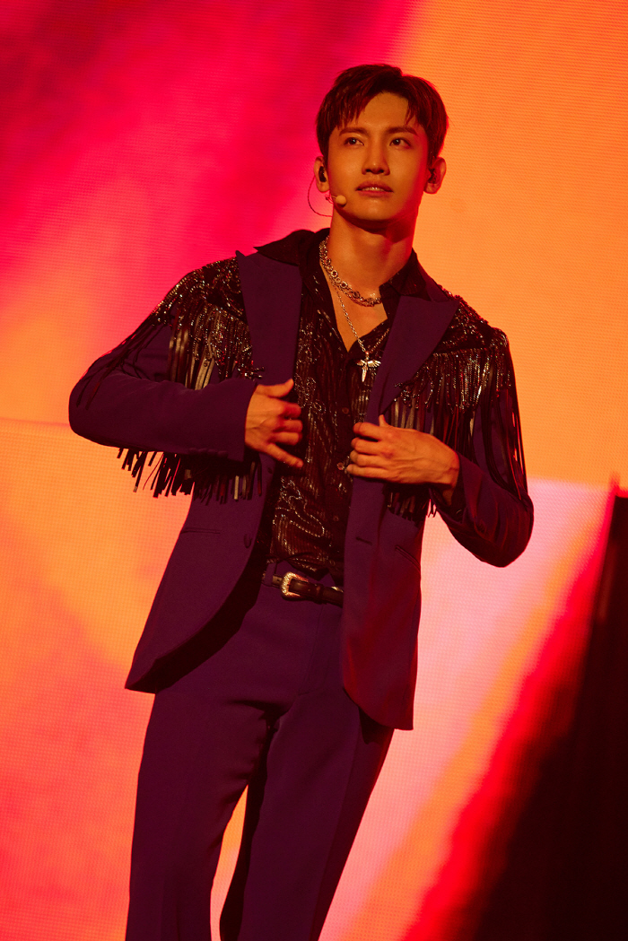 역시 'K팝 레전드' 동방신기, '라이징 선→주문' 20년 히스토리 담은…