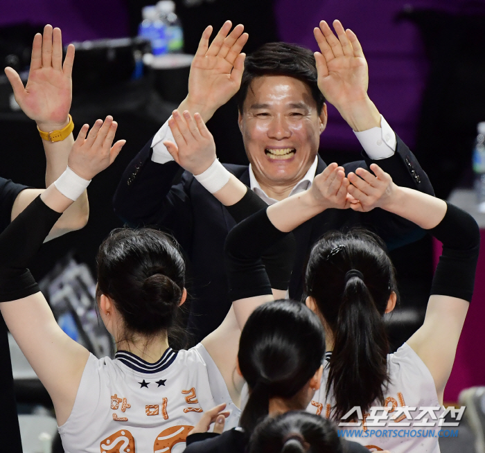 웃으며 시작한 연말 빅매치였지만...배구여제 좌절시킨 철옹성 배구 [인천…