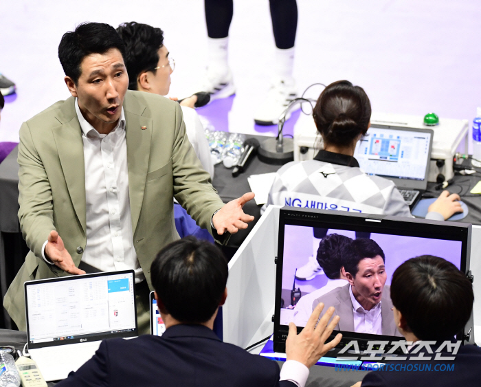 '감독 퇴장 악재 이겨냈다' 한국전력, '대어' 대한항공 잡고 2024년…