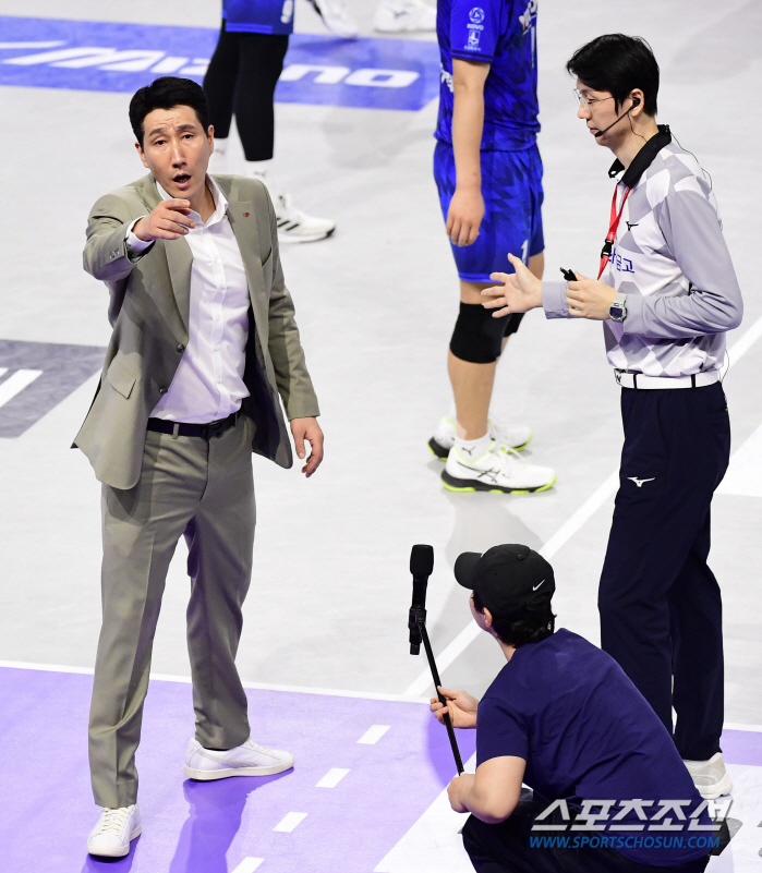 '감독 퇴장 악재 이겨냈다' 한국전력, '대어' 대한항공 잡고 2024년…