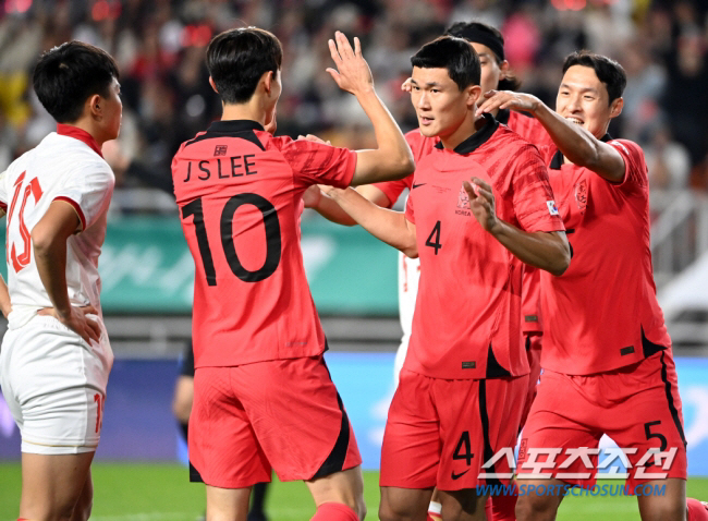 '이래서 괴물 수비수' 김민재의 새해 소망.."지기 싫어요, 항상 이기고…