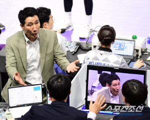'감독 퇴장 악재 이겨냈다' 한국전력, '대어' 대한항공 잡고 2024년 첫 승 [인천 현장]