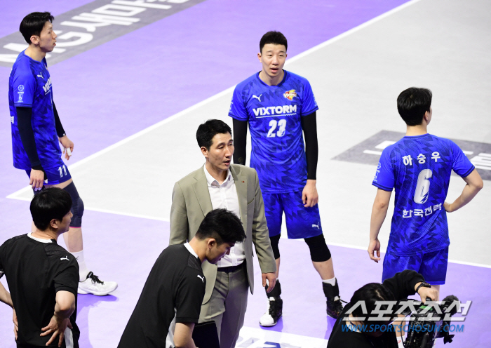 '감독 퇴장 악재 이겨냈다' 한국전력, '대어' 대한항공 잡고 2024년…