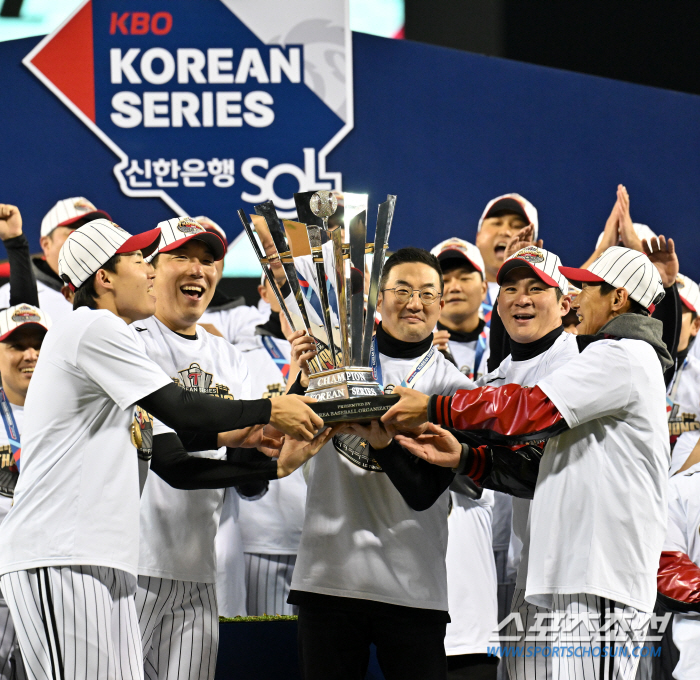 '왕조 건설' 꿈꾸는 LG, 강력한 대항마는 KT, 현장은 KIA를 주목…