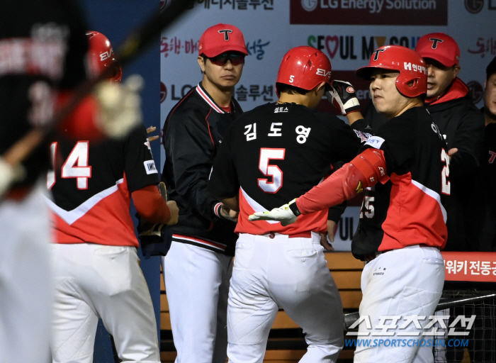 '왕조 건설' 꿈꾸는 LG, 강력한 대항마는 KT, 현장은 KIA를 주목…