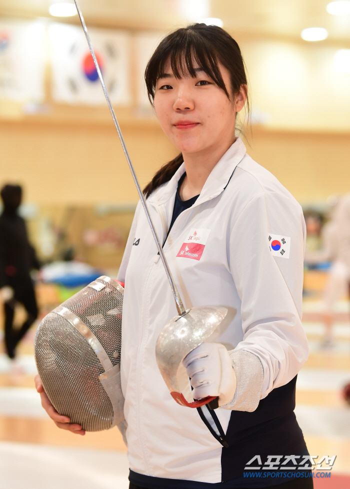 '2001년생 여자 오상욱'전하영의 패기만만 첫올림픽 "언니들과 함께 잘…