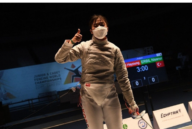 '2001년생 여자 오상욱'전하영의 패기만만 첫올림픽 "언니들과 함께 잘…