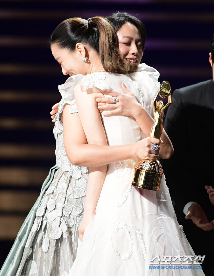 [단독 종합] "촬영장에선 '모범생' 마음가짐"…정유미의 새 도전에 '청…