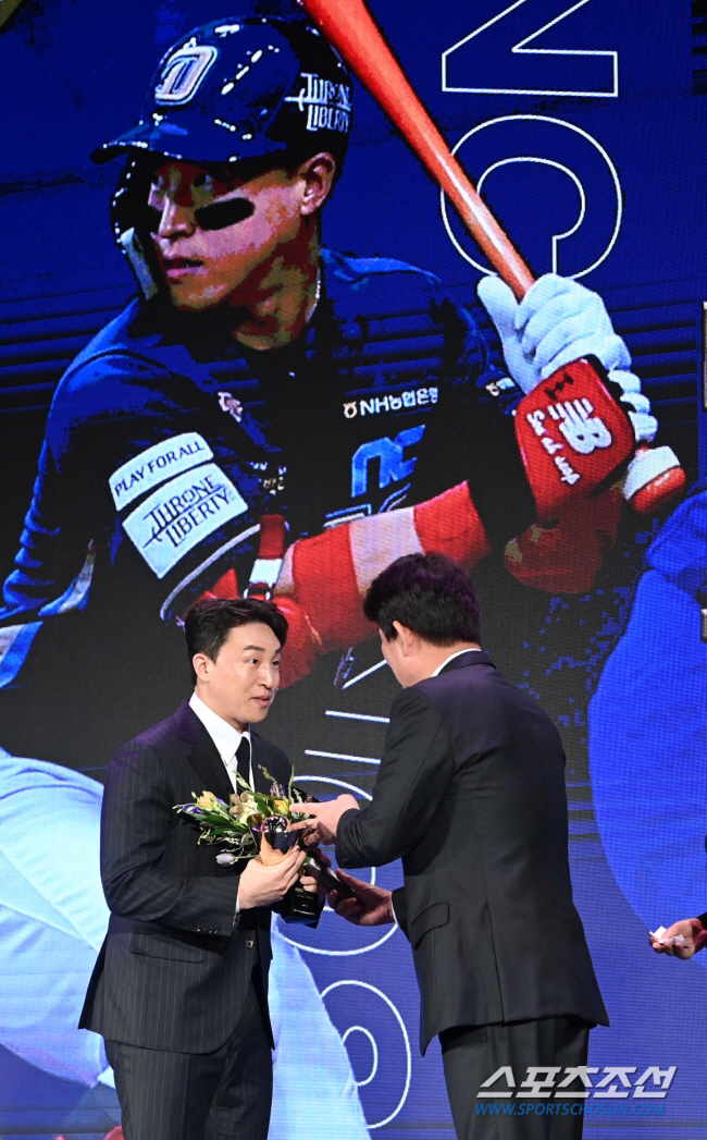 "한 풀었다, 고맙다 (손)아섭아"…2023년 타격왕이 보내는 '셀프 칭…