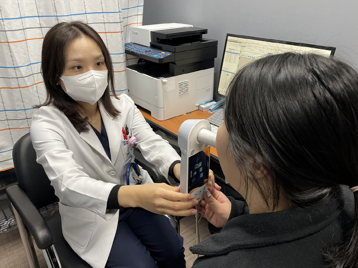 빨대로 숨쉬는 듯한 '천식', 방치 땐 폐기능 저하