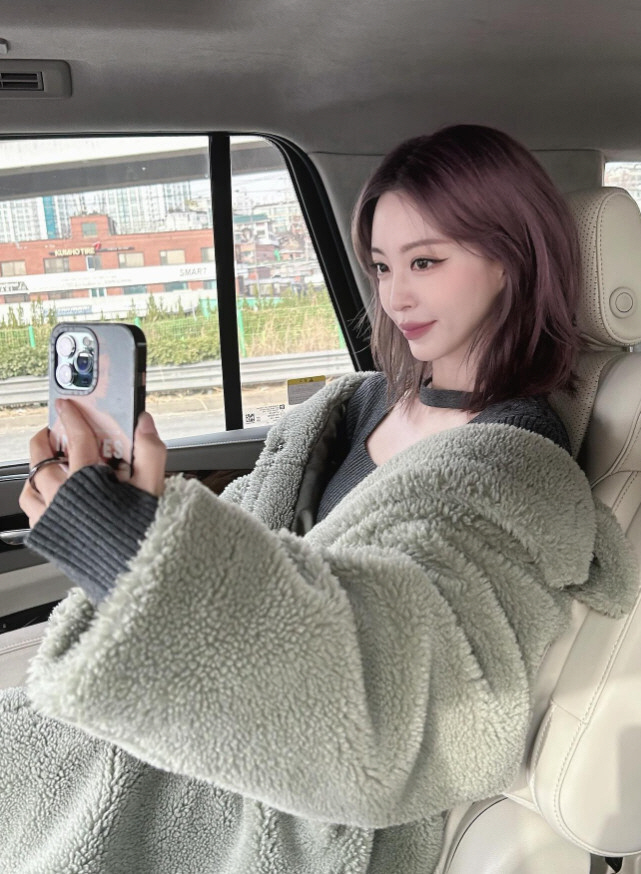 '10세 연하♥'한예슬, 얼굴 크기 점점 더 작아져…인형이라고 해도 믿겠…