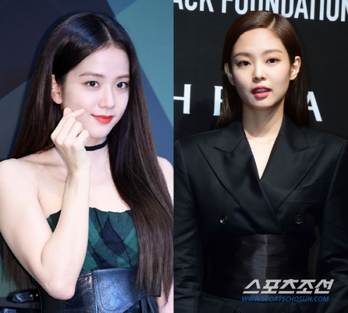 지수는 '친오빠'→제니는 '어머니' 손잡고 새출발...리사·로제의 결정은…