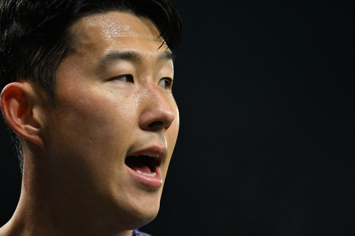'EPL 전설들 사랑 독차지' 손흥민, 네빌-캐러거 선정 '베스트11 선…