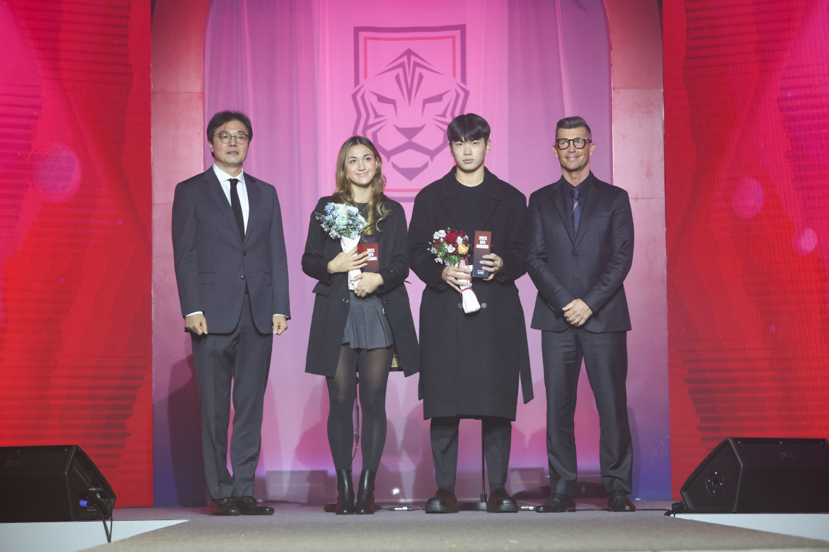 [KFA 어워즈]생애 첫 '올해의 선수' 김민재 "팬들에게 감사, 앞으로…