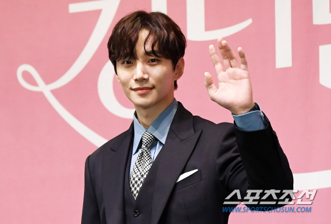 [SC이슈] "삶은 짧고 감정은 무한"..故변희봉 기억하고 추모한 이준호…