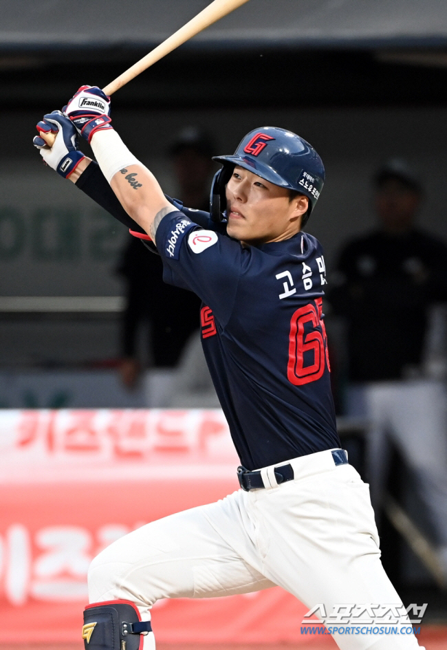 '72억 FA+전직 캡틴' 빈자리 누가 채울까…1m89 대형 2루수에 쏠…