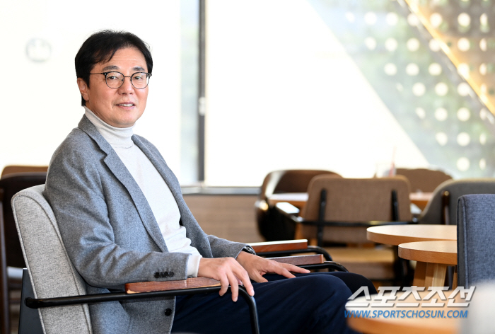 [신년인터뷰]황선홍 감독 "AG 금메달 잊었다, 올림픽 생각 뿐, 본선가…
