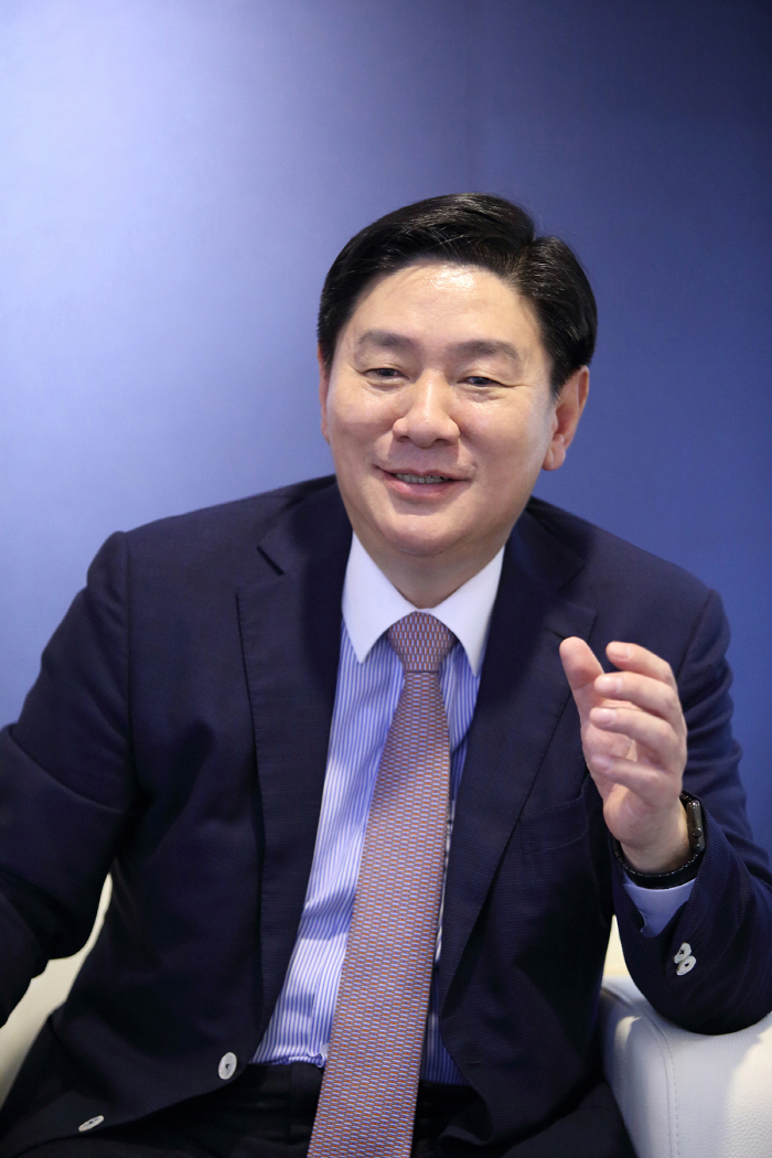 "유통업 반세기 경험 발판 삼아 100년 기업 도전 이어가자"…허연수 G…