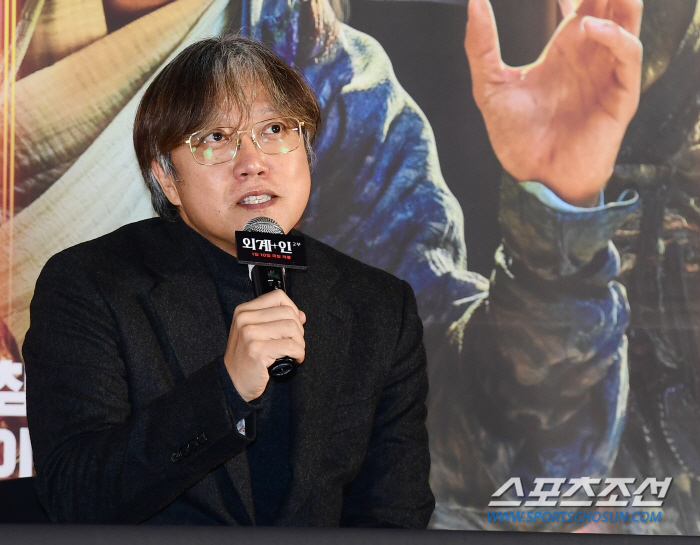 '외계+인' 2부 감독 "1부 끝나고 굉장히 힘들어..실패 원인 주변에 …